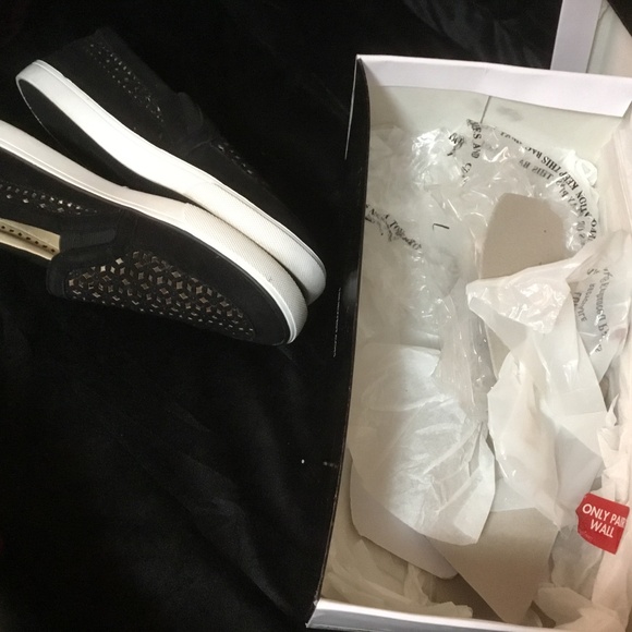 Nine West Black/White Slip On - Picture 4 of 5